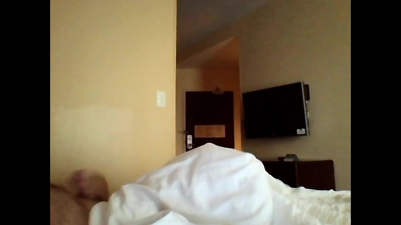 Hot teen makes herself squirt on webcam
