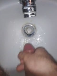 Cum in bidet