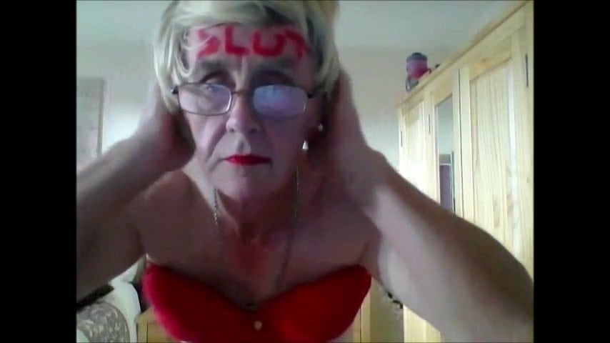 Busty mature pleasing horny cunt