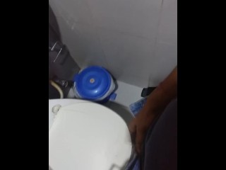 Masturbate in Toilet