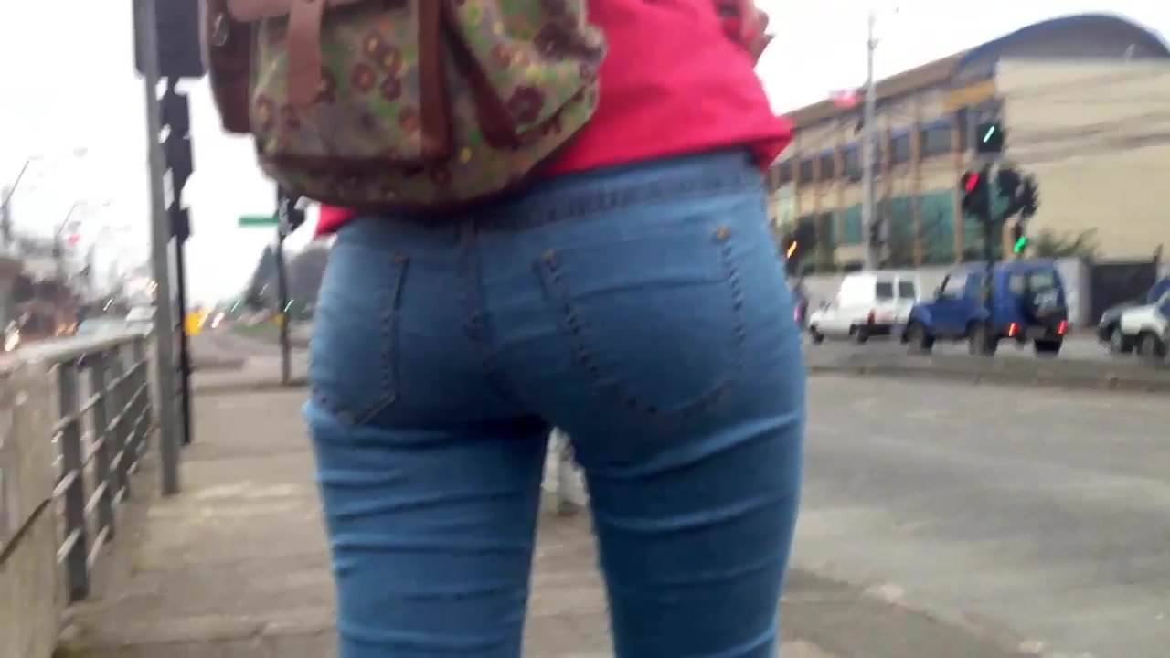 Ass girl in street 