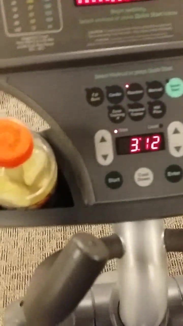 Treadmill booty slomo