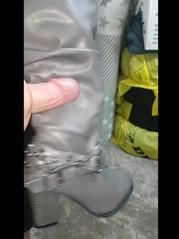 Cum on Boot