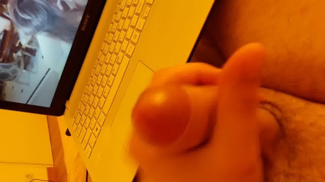 Novinha tocando siririca na webcam