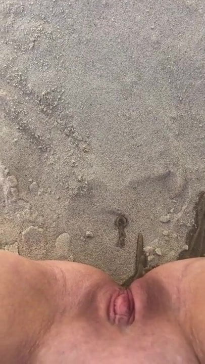 Pissing on sand