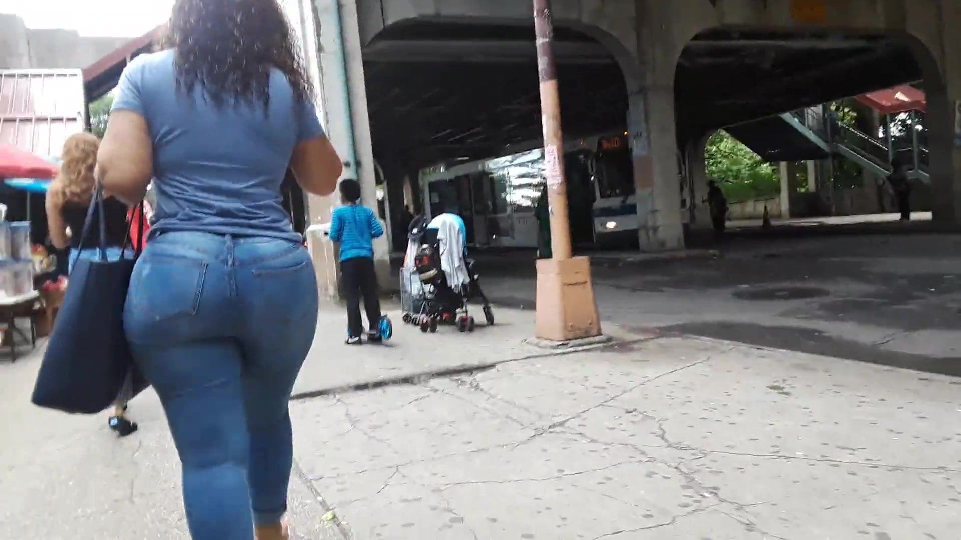 Big Ass walking to the Subway