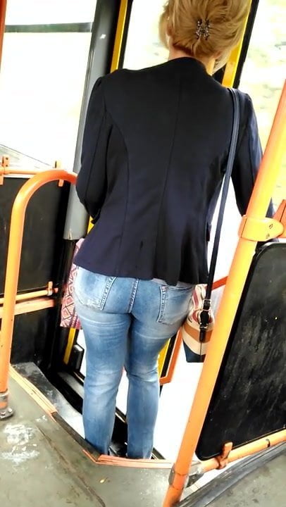 Nice blonde jeans butt in bus