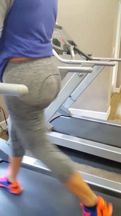 Latina Treadmill Booty