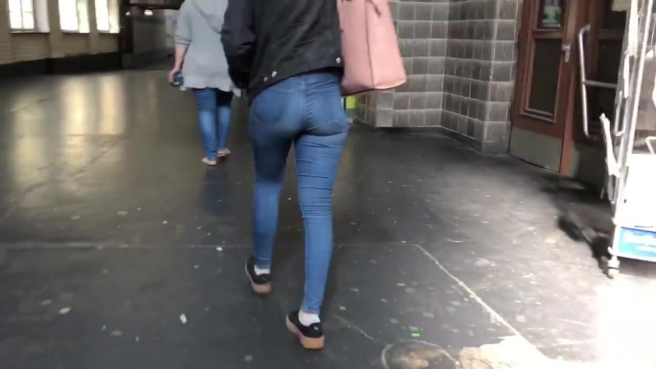 Teen jeans ass 