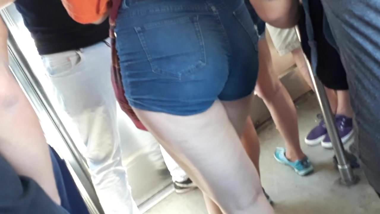  Girl with sexy shorts in subway