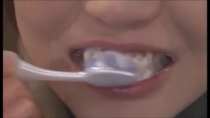 nozomi kasiwagi washes her dirty mouth with cum toothpaste