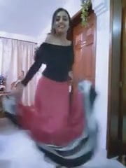 indian girl dancing sexyly