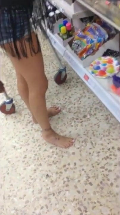 Remove shoes and Barefoot Shopping