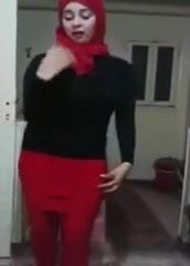 Hijab girl dancing