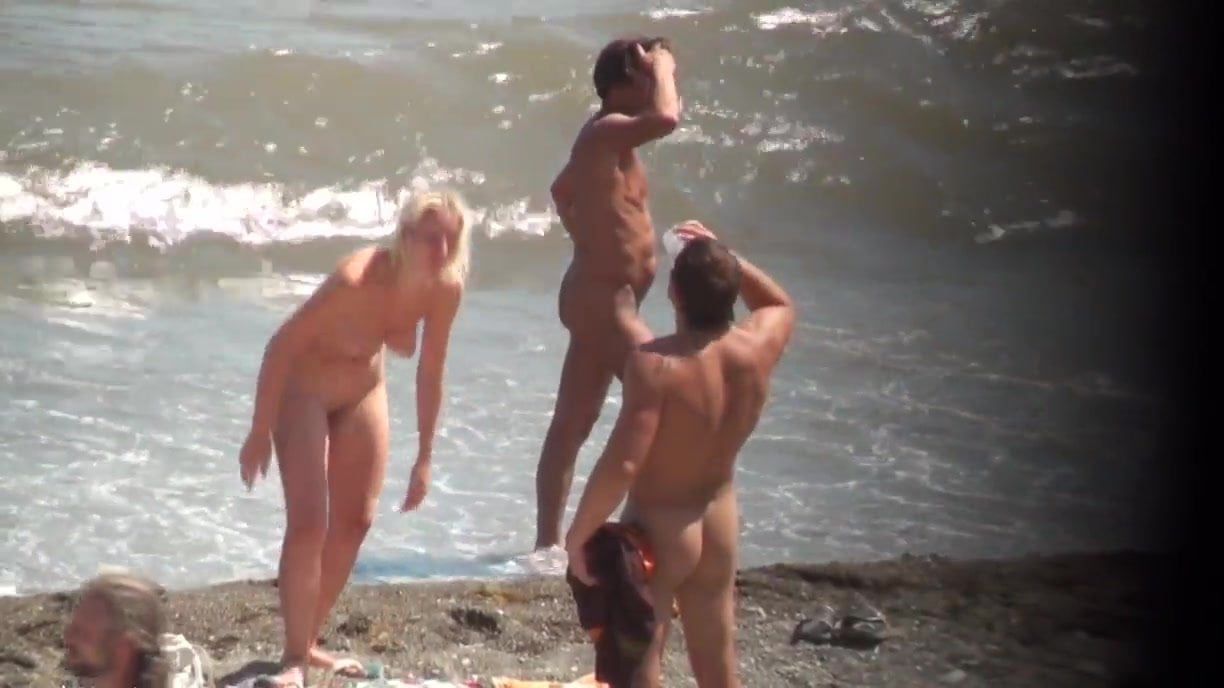 Voyeur. Nice Tits on public beach