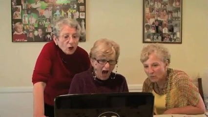 3 grannys having a look..