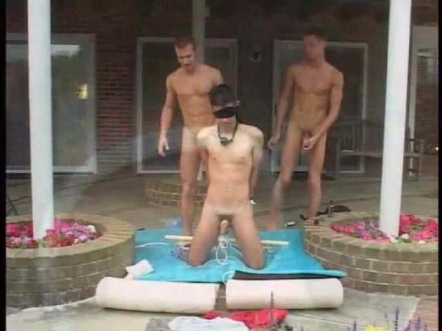 3 hot gays play a little BDSM !!!
