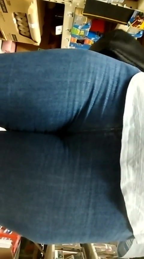 Candid gilf in tight jeans with a nice ass and cameltoe 2.