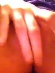 teen fingers pussy on webcam