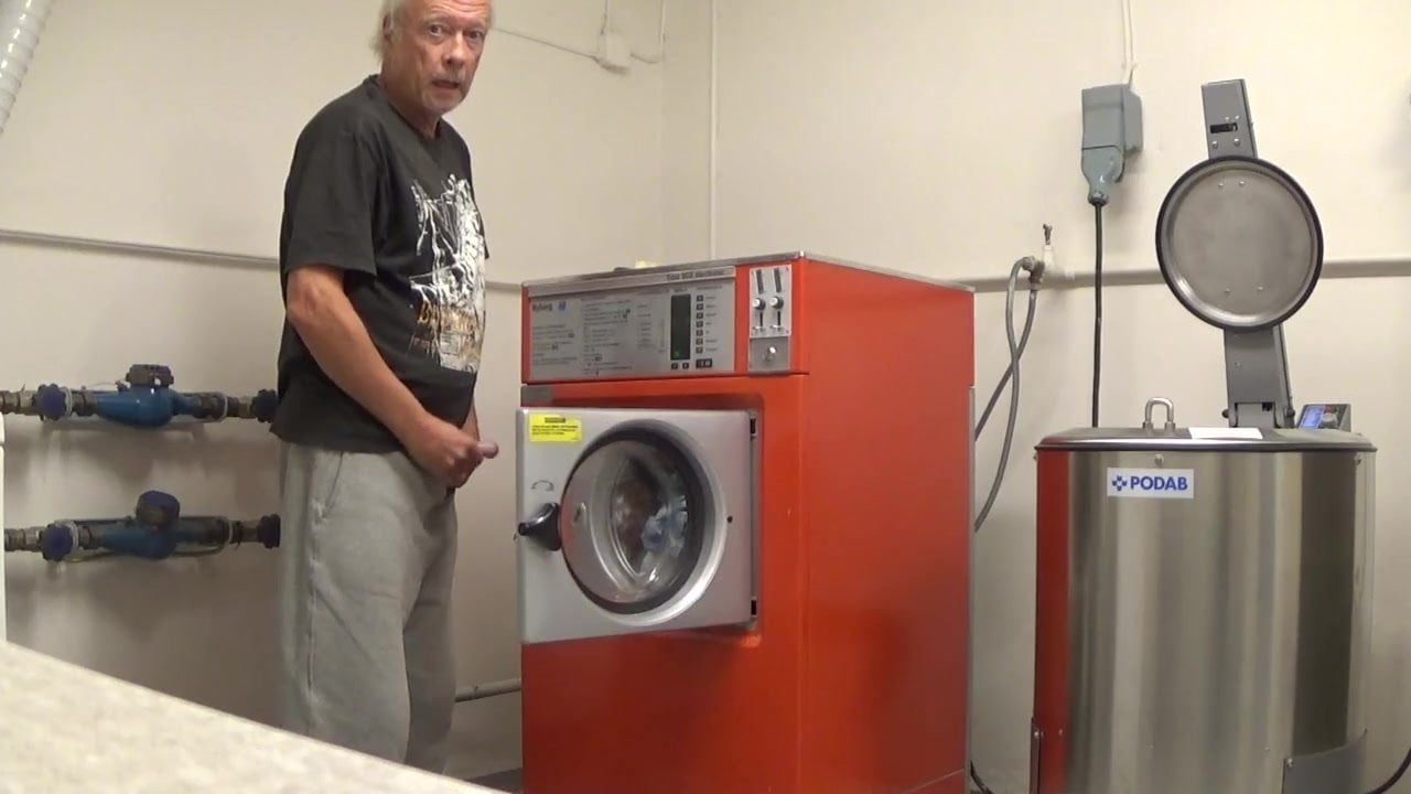 Norwegian Daddy in a public laundry
