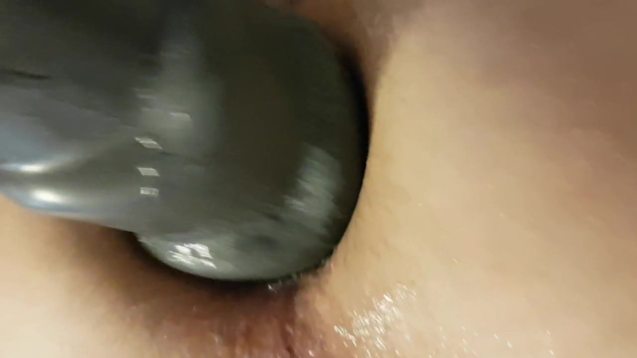 A short vid of me destroying my hole with my bombshell dildo
