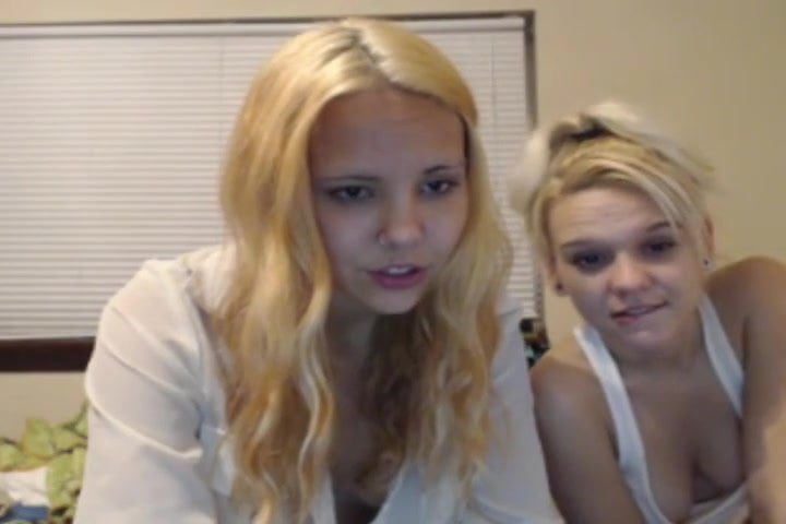 Two gorgeous girl have fun together on cam
