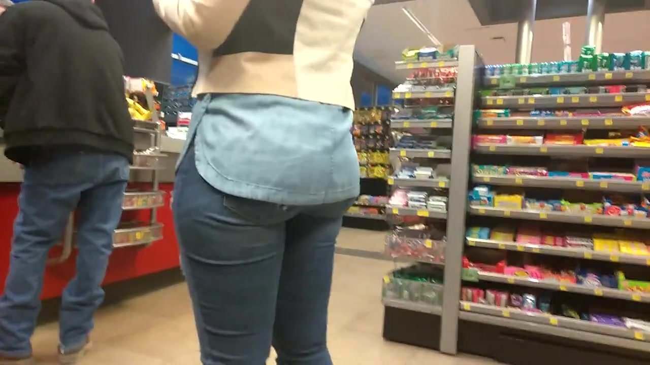 Ebony ass in blue jeans