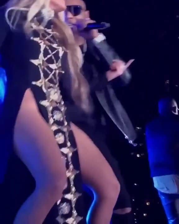 Jennifer Lopez - Her Legs in my face in live.