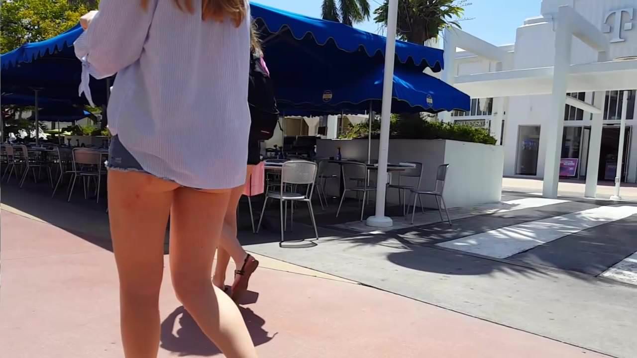 Candid voyeur booty shorts teen shopping with mom