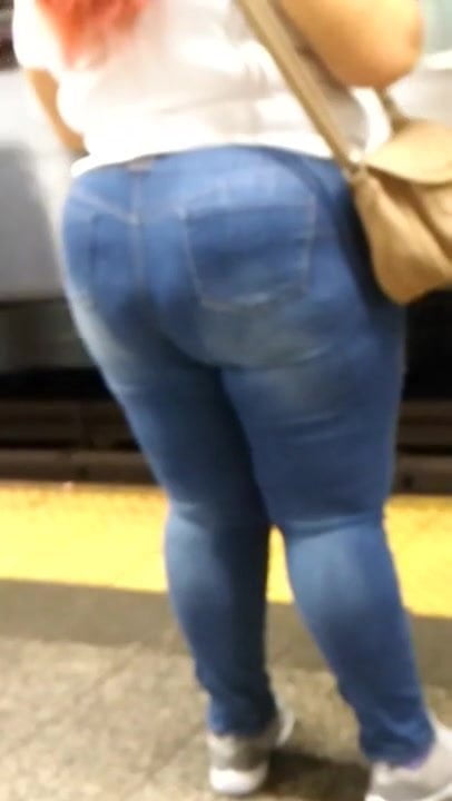MONSTER BOOTY EATING UP THEM JEANS 2