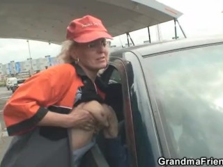 They pick up her from gas station and fuck in the fields