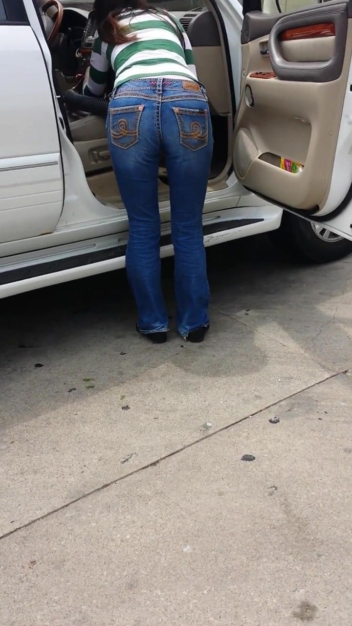 candid mature in tight jeans 