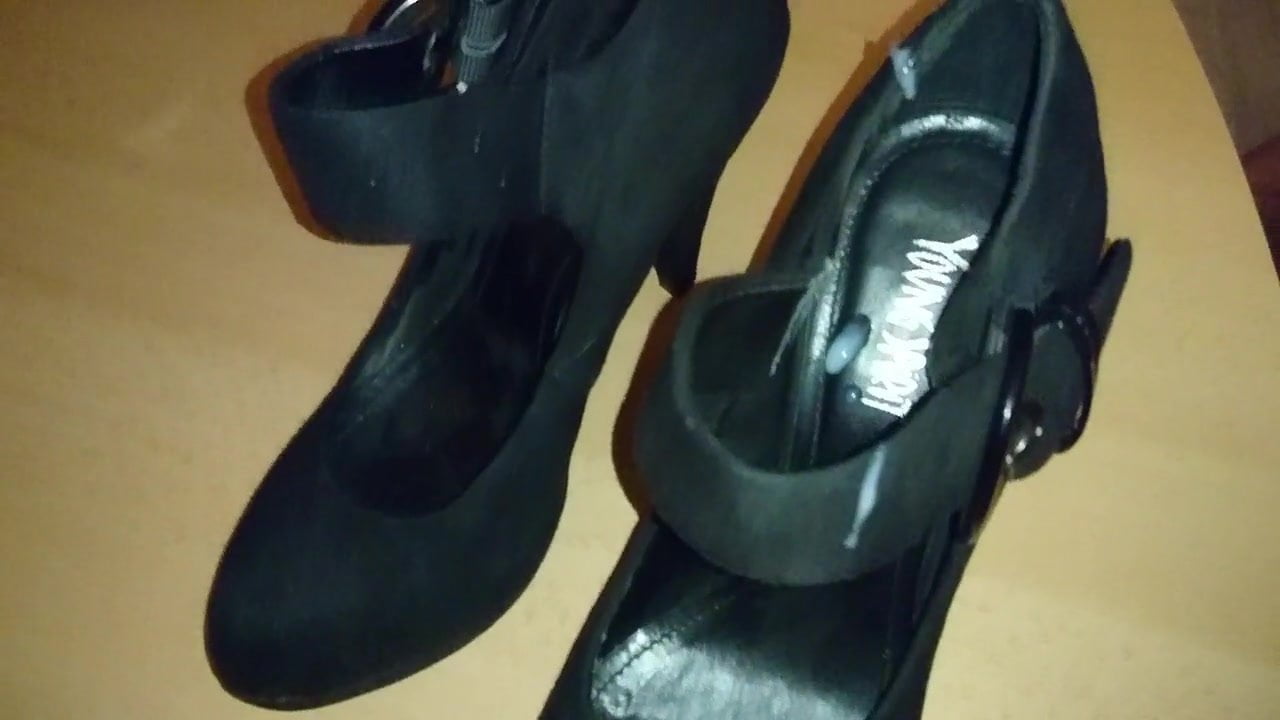 Cum on her elegant Black Sandal high heels