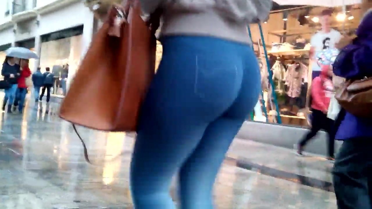 Insane Ass On Sexy Teen Shopper