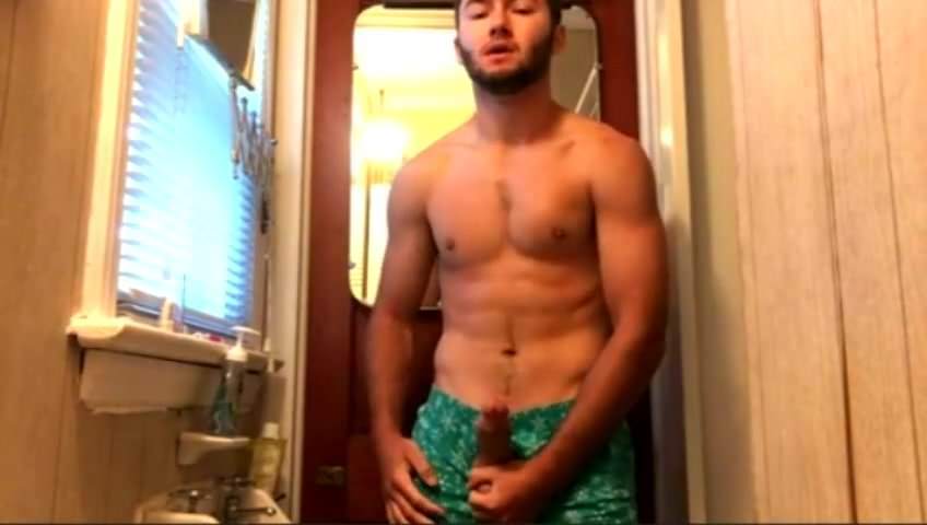 Horny Muscle Jock Wanks During Vacation