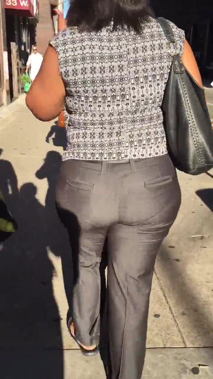 Big booty Haitian MILF in Jean like pants vpl 2