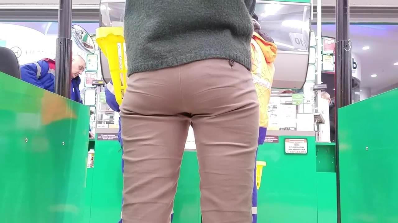 Ass at the cashbox