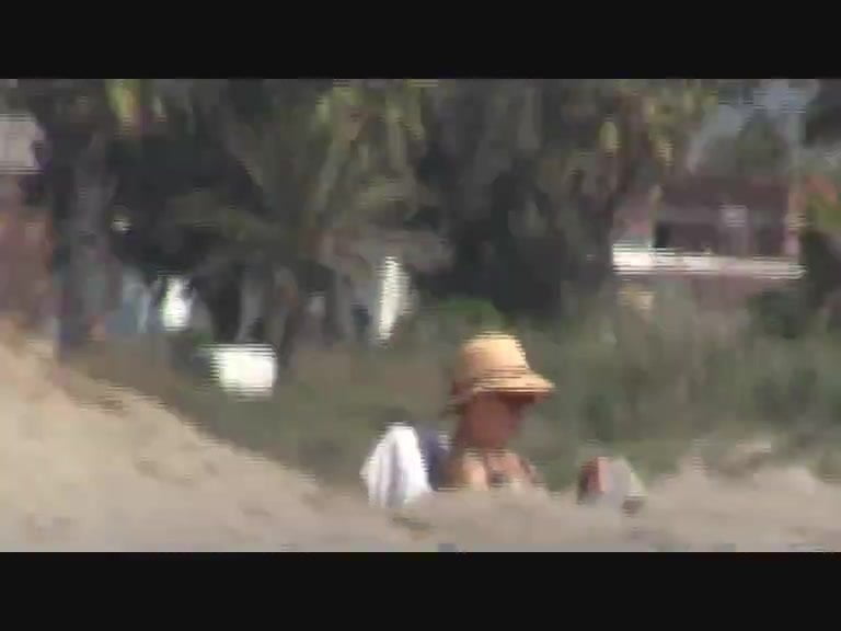 Flashing cock to  granny in the  beach