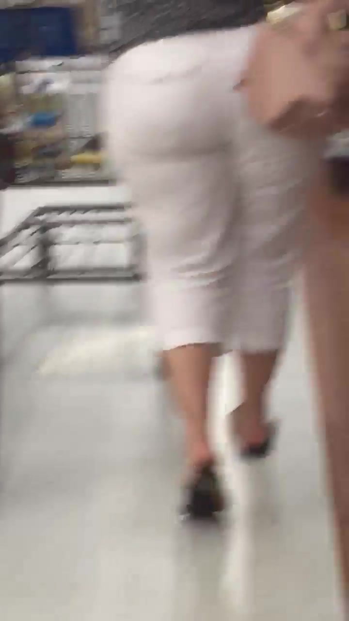 Big Booty Pawg in White in Walmart Pt 1