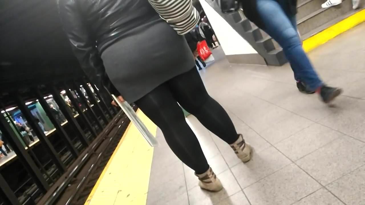Thyck white girl sexy booty meat
