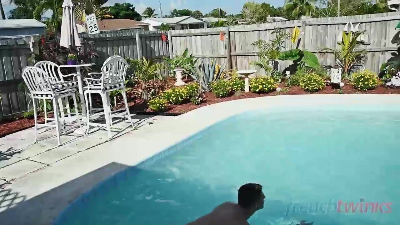 Camille Kenzo masturbation in swimming pool