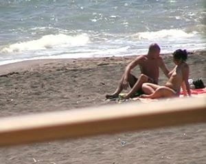  coppia sulla spiaggia