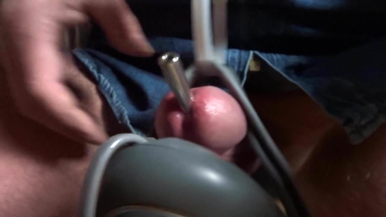 cumming through a peehole screw by my new massager toy