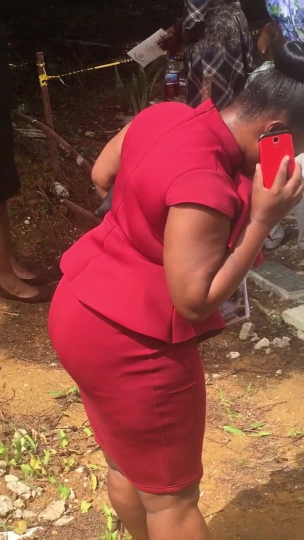 Phat ass at funeral 
