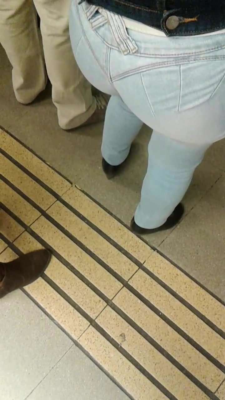 Culazo de madurita en el metro