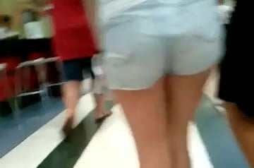 Big ass in the mall