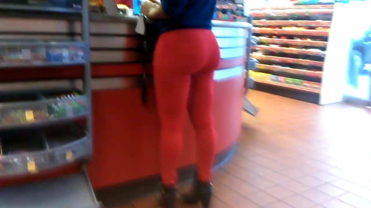 Candid bubble hot chick in red pants pt. 2