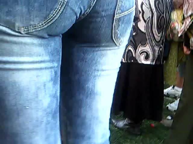 Otra sexy teen con jeans ajustadisimos