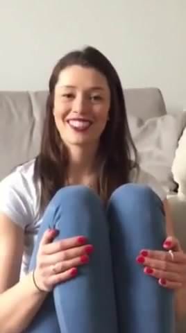Philine show us her very sexy toes