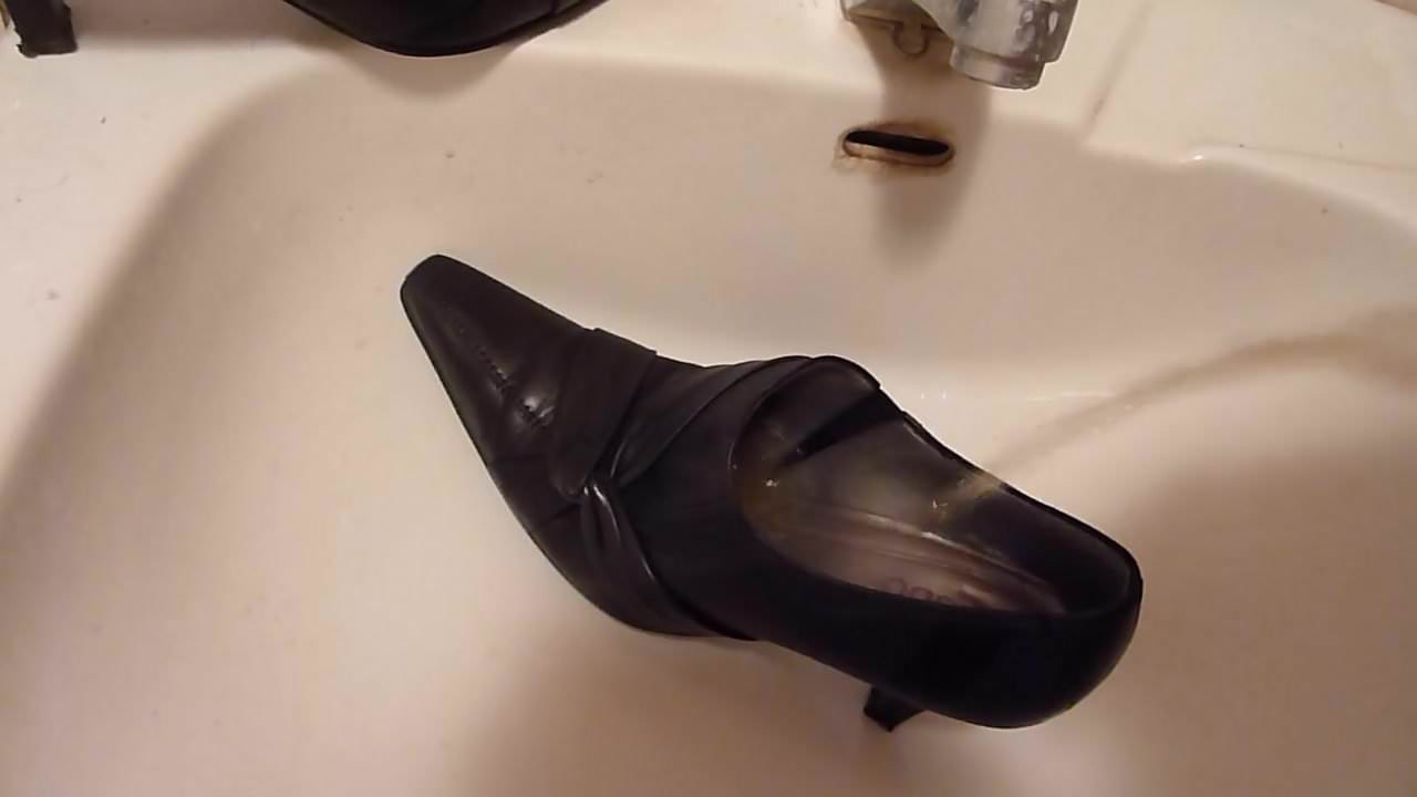 Piss in wifes pointy pump
